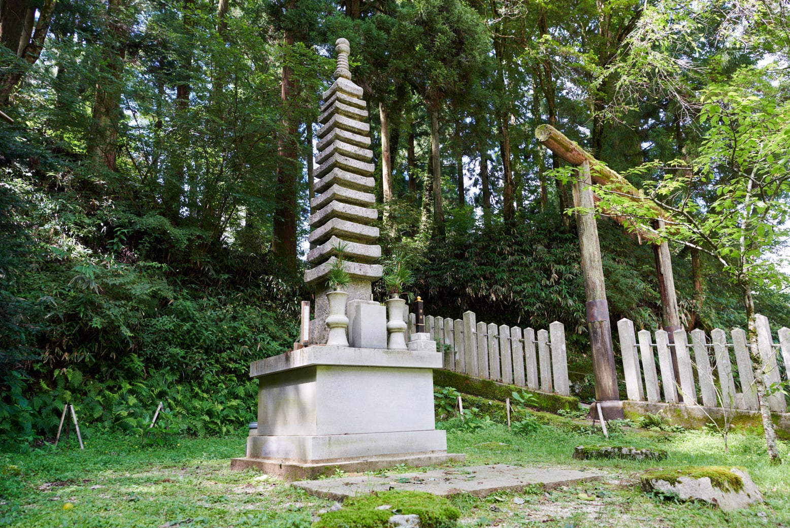 金剛山転法輪寺の石塔